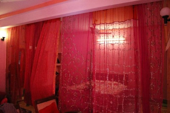 Mein Zimmer für die ersten drei Tage war ein schöner Kontrast zu meinem Hotel in Delhi.