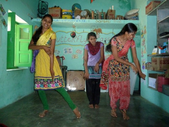 anmutiger Tanz zu indischer Musik