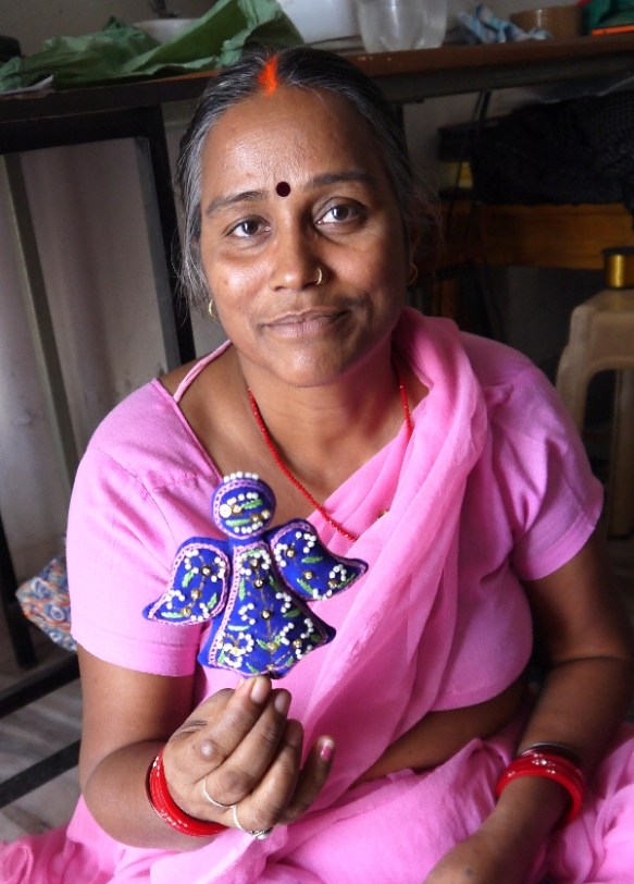 Nirmala mit Weihnachtsengel